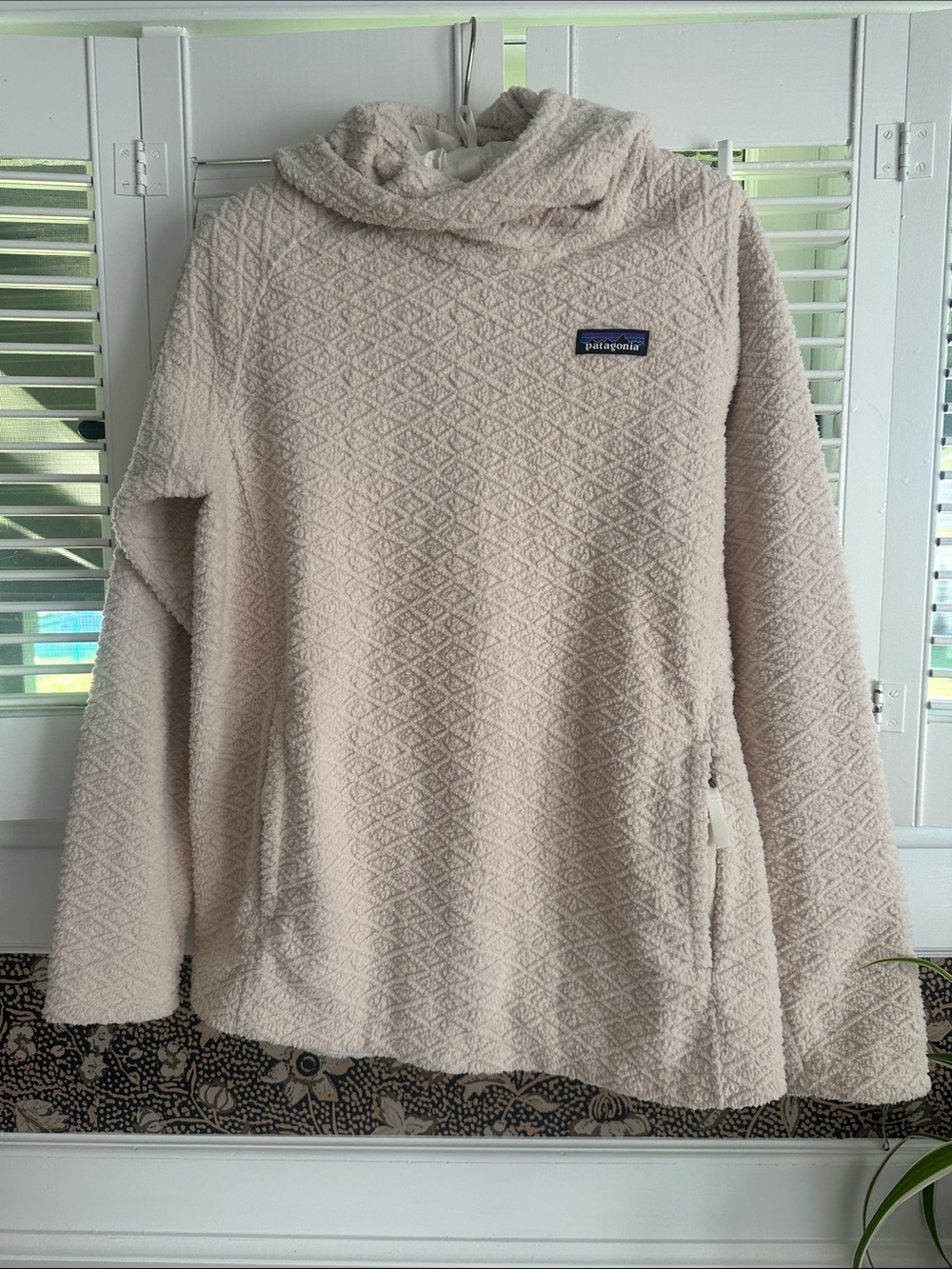 Patagonia Women's Cream Textured Hooded Fleece Pullover. Cream color. Medium